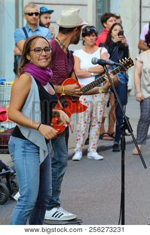 Ferrara, Italia - August 26, 2018: The Ferrara Buskers Festival Is Dedicated To The Art Of The Stree
