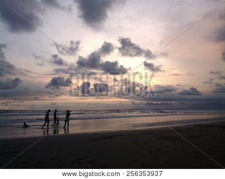 Senja Tahun Baru Di Pantai Pangandaran Indonesia