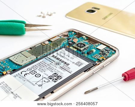 Chiangrai, Thailand: September 20, 2017 - Close-up Image Of Inside Disassembled Broken Samsung Galax