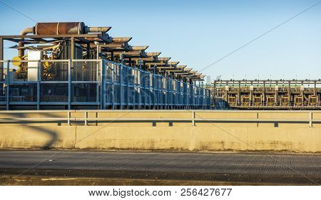 New Orleans, Usa - Nov 28, 2017: Afternoon View Of The 17th Street Canal Pump Station As Viewed From