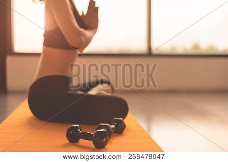 Side View Beauty Woman Doing Yoga And Raise Hand Or Pay Obeisance In Fitness Workouts Training Gym C