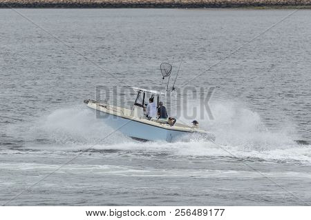 New Bedford, Massachusetts, Usa - September 3, 2018: Recreational Fishing Boat Banging Through Wake 