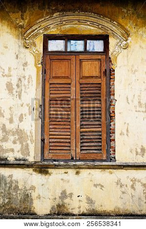 Old Window Brick Wall Vintage Interior Design Background And Texture Old Home Vintege Stly Over 88 Y