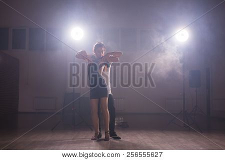 Young Couple Dancing Social Danse Kizomba Or Bachata Or Semba Or Taraxia In Dancing Class Background