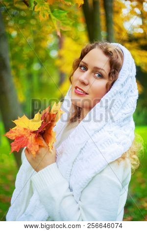 beautiful young plussize model   in the autumn park