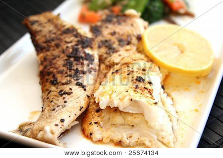 stegt fisk med grøntsager