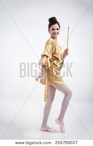 The Beauty Lady Is Wearing Glod Dress ,putbutterfly Crown On Head,wear Ballet Shoes,hold Gold Star W