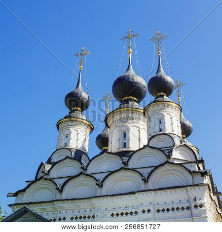 Domes Of Ancient Lazarevsky Church, It Is Constructed In 1667. Suzdal. Russia