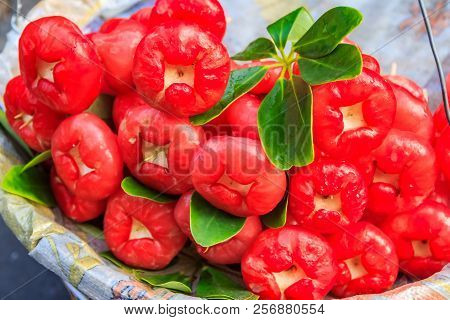 Rose Apple Or Bellfruit At The Market In Xiamen, China