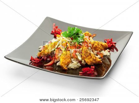 Indická kuchyně - kuřecí Korma salát s kari omáčkou