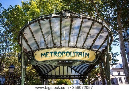 Paris/france - September 6, 2019 : Abbesses Subway Station Entrance Designed By Hector Guimard At Th