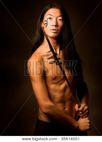 asiatisk mand med katana