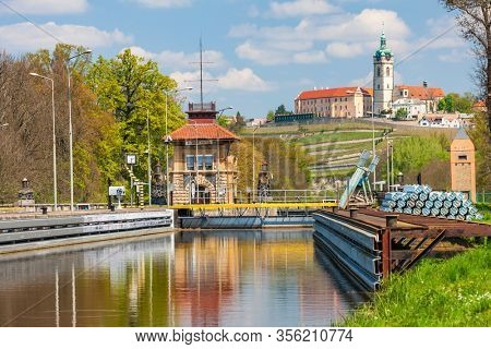 Horin lock and Melnik Castle, Vltava river, Czech Republic