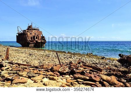 Shipwreck on an abandoned beach on Klein Curacao