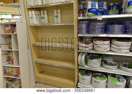 Orlando, Fl/usa-3/14//20: Empty Paper Cup Display Shelves At A Publix Grocery Store Due To The Peopl