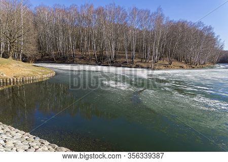 Ice Melts On The Surface Of The Pond Under The Rays Of The Spring Sun. Landscape Reserve 