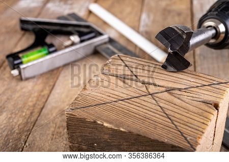 Drilling In Raw Wood. Drill Bit For Large Holes.