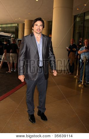 LOS ANGELES - AUG 2: Jason Gedrick anländer på Hallmark Channel TCA Press Tour 2012 på Beverly H