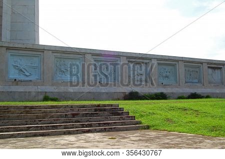 Quezon City, Ph-oct 4: Quezon Memorial Circle Shrine Art Sculpture On October 4, 2015 In Quezon City