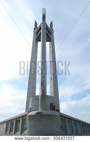 Quezon City, Ph-oct 4: Quezon Memorial Circle Shrine On October 4, 2015 In Quezon City, Philippines.