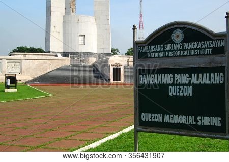 Quezon City, Ph-oct 4: Quezon Memorial Circle Shrine On October 4, 2015 In Quezon City, Philippines.