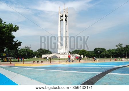 Quezon City, Ph-oct 4: Quezon Memorial Circle Shrine On October 4, 2015 In Quezon City, Philippines.