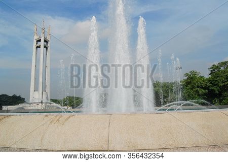 Quezon City, Ph-oct 4: Quezon Memorial Circle Shrine And Fountain On October 4, 2015 In Quezon City,