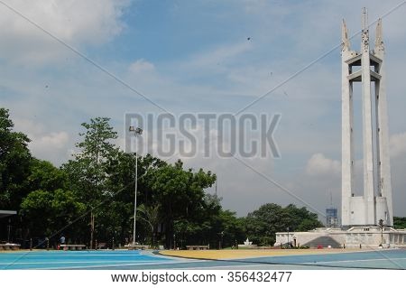 Quezon City, Ph-oct 4: Quezon Memorial Circle Shrine On October 4, 2015 In Quezon City, Philippines.