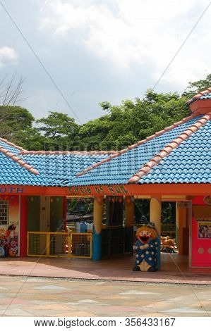 Quezon City, Ph-oct 4: Quezon Memorial Circle Of Fun Booth Facade On October 4, 2015 In Quezon City,