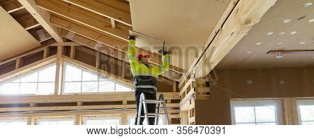 Construction Worker Thermally Insulating Eco Wooden Frame House