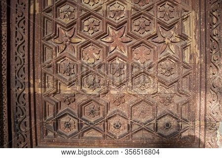 Close-up Of Qutub Minar, World Heritage Site,tallest Bricks Minaret Of The World, New Delhi, India