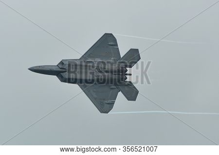 Usaf Lockheed Martin F-22 Raptor Flying For Display