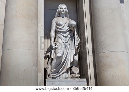 Barcelona, Spain - May 16, 2017: Sculpture With Woman In The Facade Of Iberostar Hotel Building On T