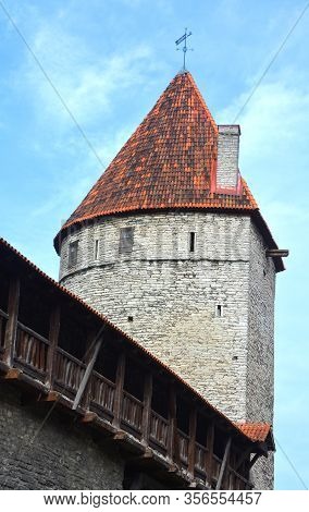 Tallinn, Estonia -september 18, 2015: The Wall Connecting Nunna, Sauna And Kuldjala Towers To Imagin