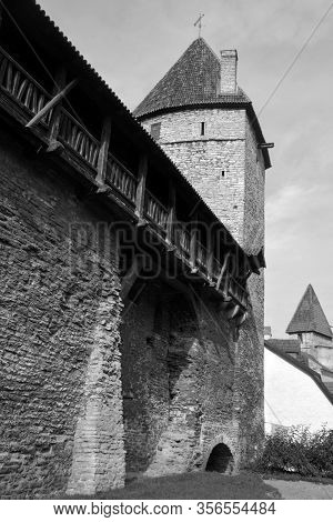 Tallinn, Estonia -september 18, 2015: The Wall Connecting Nunna, Sauna And Kuldjala Towers To Imagin