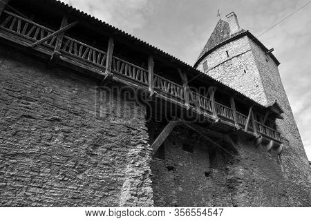 Tallinn, Estonia -september 18, 2015: The Wall Connecting Nunna, Sauna And Kuldjala Towers To Imagin
