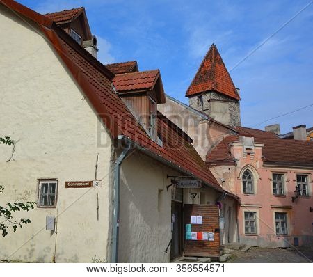 Tallinn, Estonia -september 18, 2015: The Wall Connecting Nunna, Sauna And Kuldjala Towers To Imagin