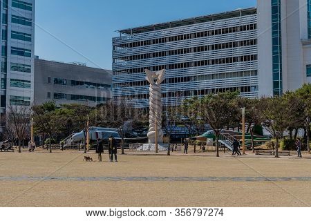 Daejeon, South Korea; March 16, 2020: Unidentified Couple Walking Their Dog In Boramae Park In Dunsa