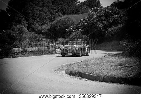 Pesaro Colle San Bartolo , Italy - May 17 - 2018 : Austin Healey 100/4 Bn2 1956 On An Old Racing Car