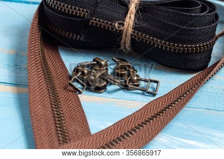 Black And Brown Metal Brass Zippers Stripes With Sliders For Handmade Leatherwork Leathercraft On Th