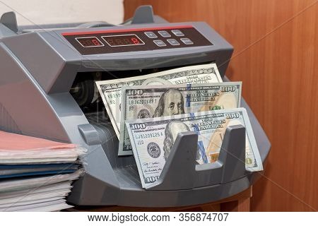 Electronic Money Counter Counts Counts American Hundred Dollar Banknotes