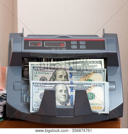 Electronic Money Counter Counts Counts American Hundred Dollar Banknotes