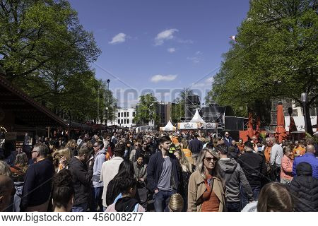 Enschede, Holland, 27-april-2022:large Groups Of People In The Center Of Enschede For The Market And