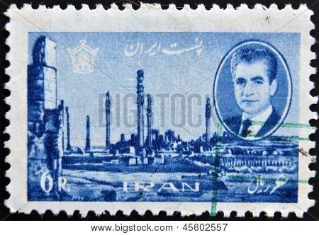 IRAN - viser CIRCA 1966:A stempel trykt i Iran billede af Persepolis circa 1966.