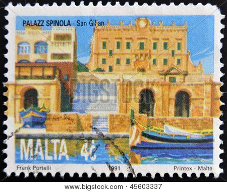 Un francobollo stampato a Malta illustrata spinola palace, St. Julians, circa 1991