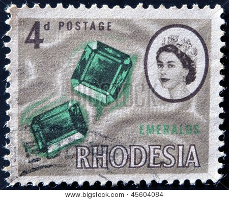 RHODESIA - CIRCA 1964: Un sello impreso en Rhodesia espectáculos esmeraldas