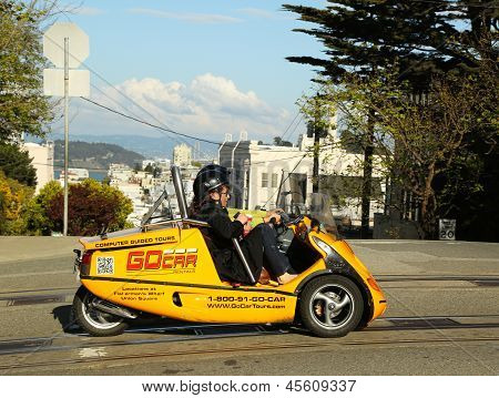 Turistas explorando San Francisco na alugaram GoCar