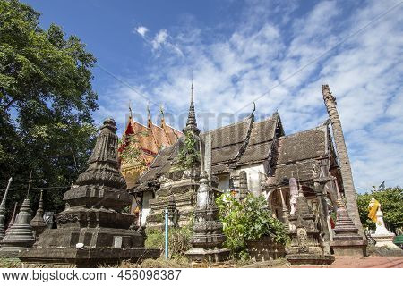 Wat Thian Tawai Has Beautiful Architecture In Pathum Thani Province In Thailand.