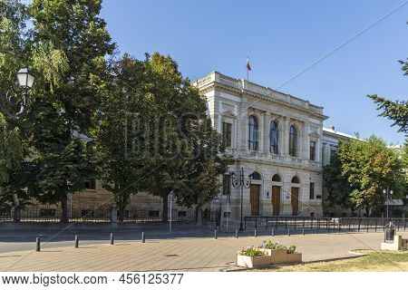 Ruse, Bulgaria -august 15, 2021: Kniaz Alexander Battenberg Square At The Center Of City Of Ruse, Bu