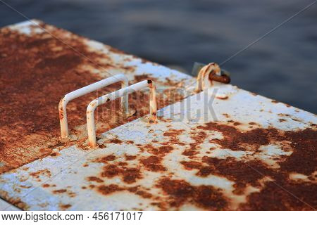 Rust Of Metals. Corrosion Of Metal. Rust And Corrosion In The Weld. Corrosive Rust On Old Iron, Grun